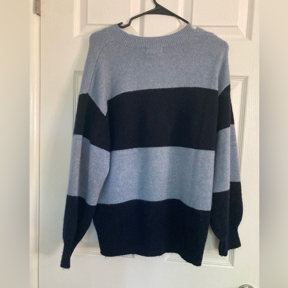EUC H&M Crewneck Sweater - Picture 4 of 4